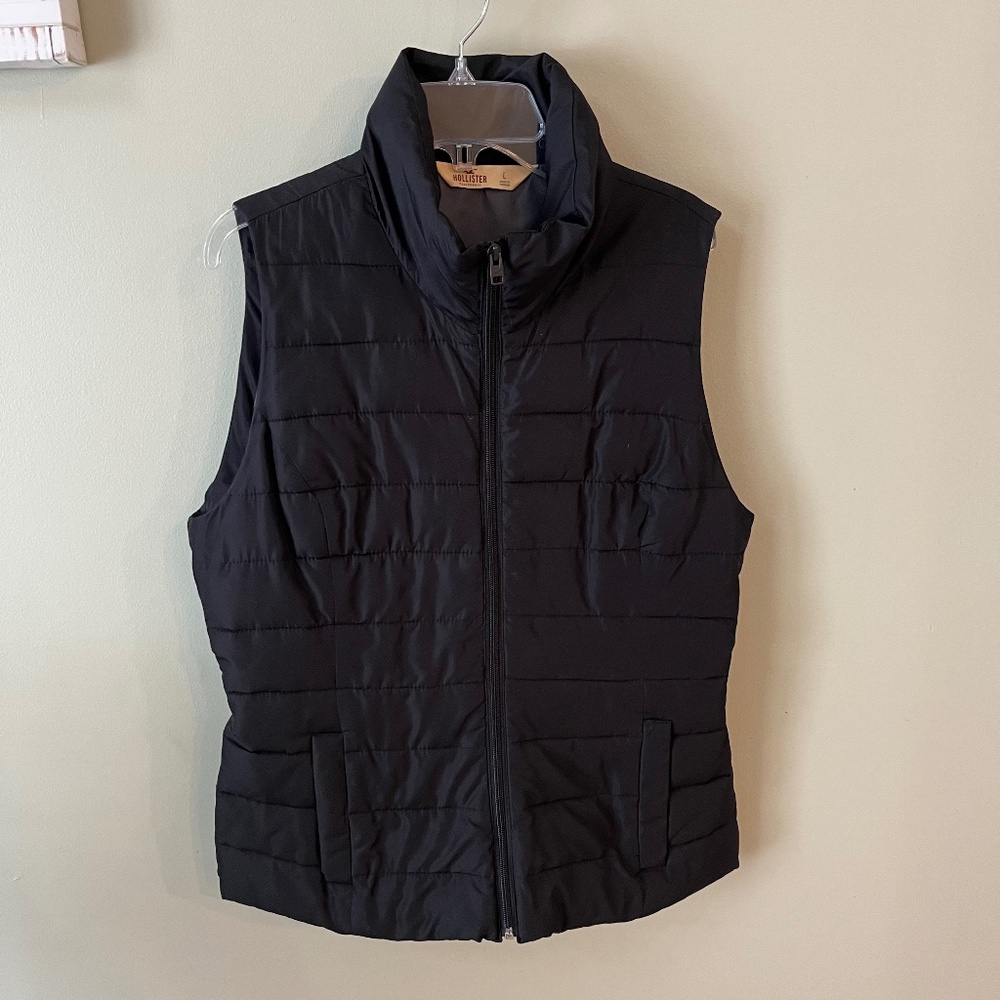 Hollister Black Puffer Vest/Size Large